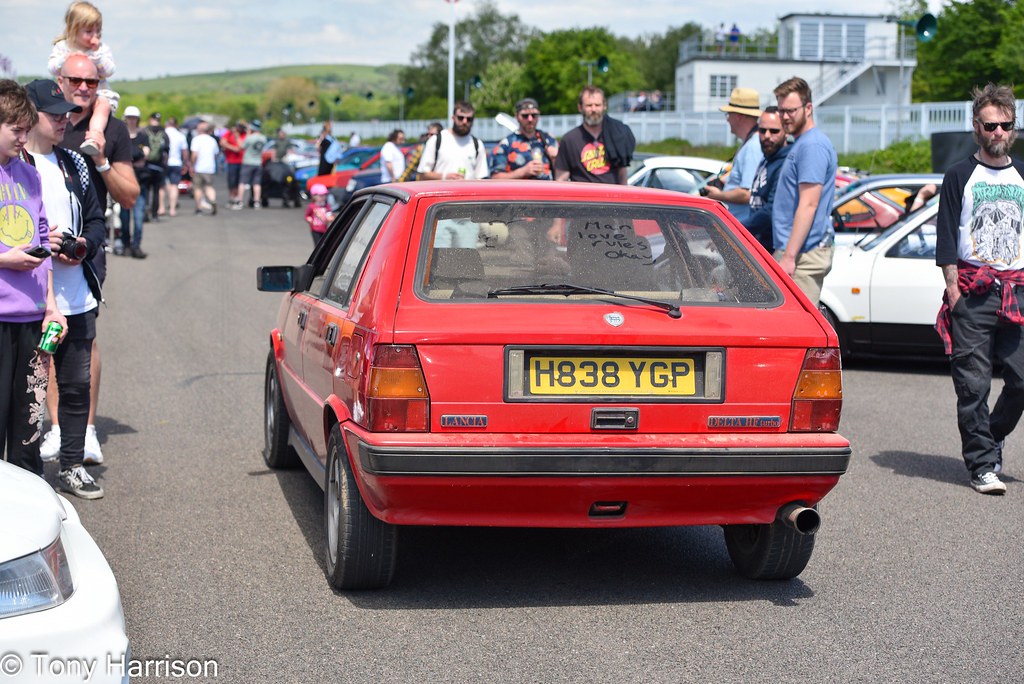 Retro Rides: The Cultural Phenomenon Shaping Burlington's Classic Car Scene